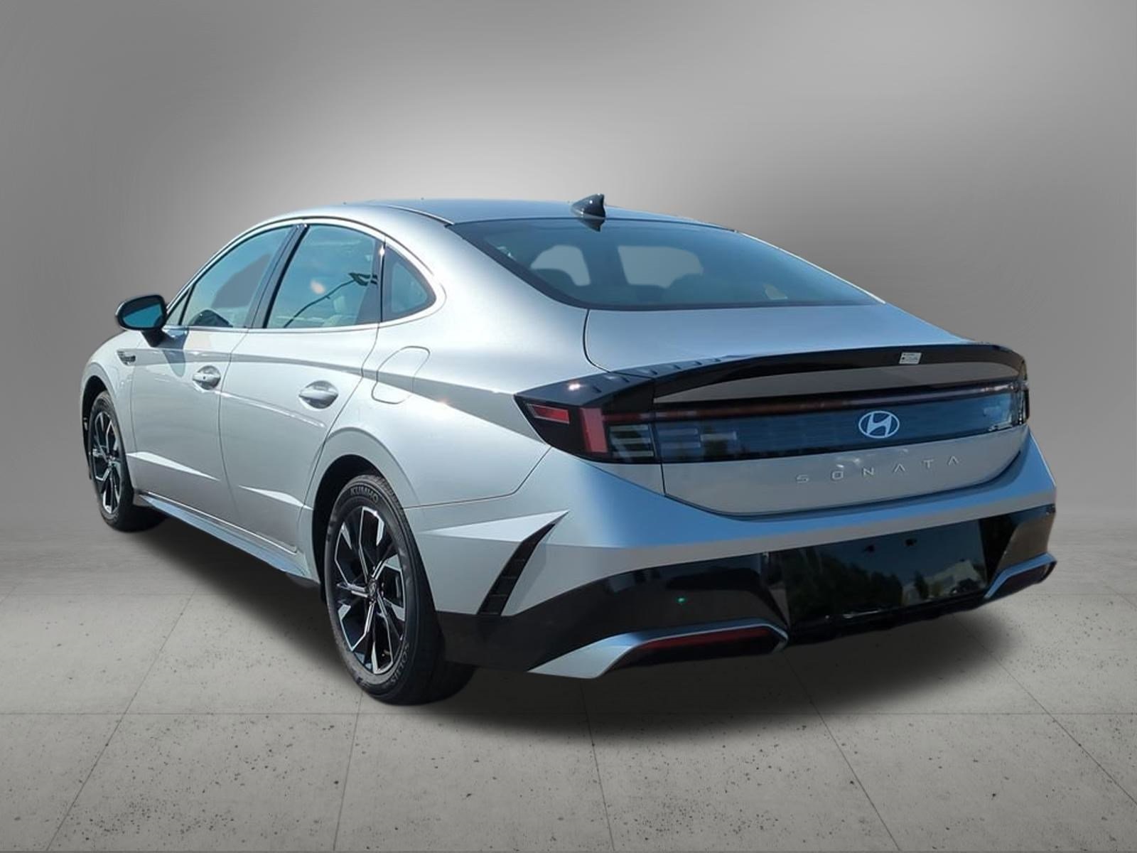 2025 Hyundai Sonata SEL photo 4