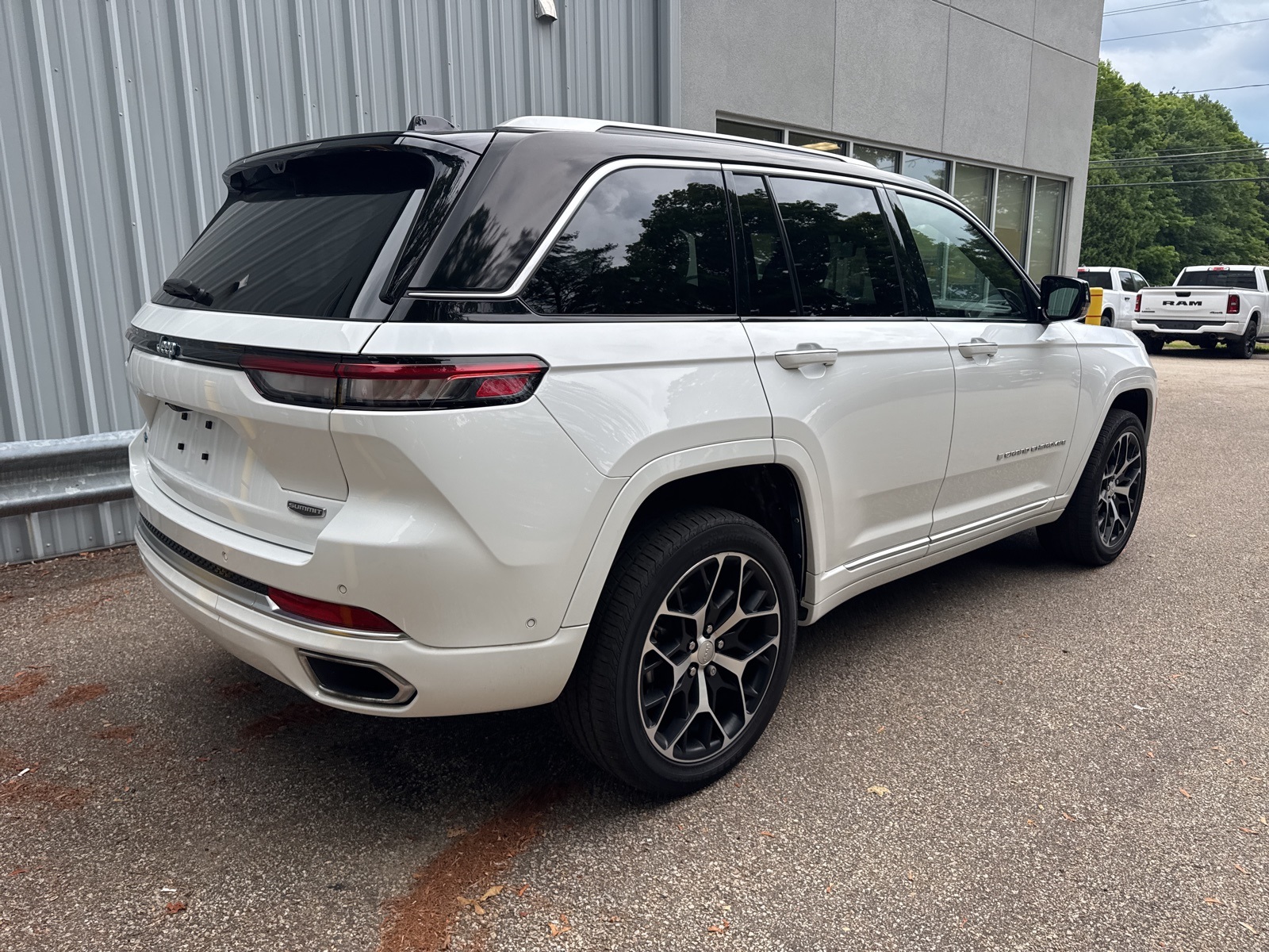 2022 Bright White Clearcoat Jeep Grand Cherokee 4xe Summit Reserve 4xe 4X4 SUV