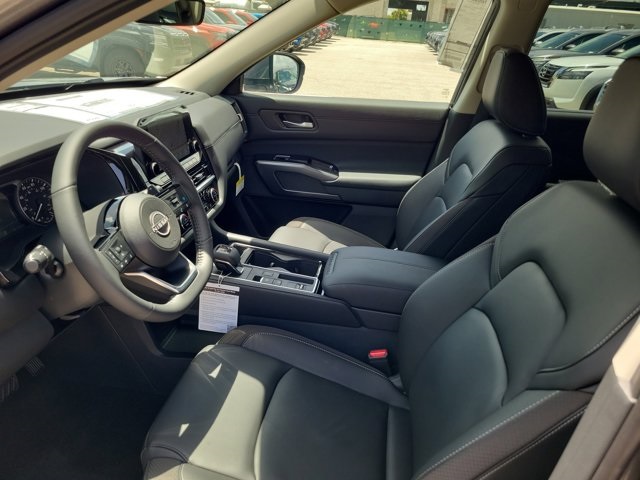 2025 Gun Metallic Nissan Pathfinder SL FWD SUV