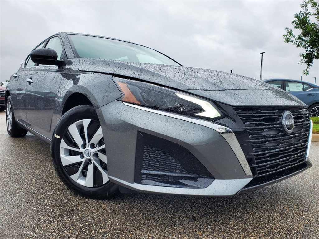 2025 Gun Metallic Nissan Altima 2.5 S FWD Sedan