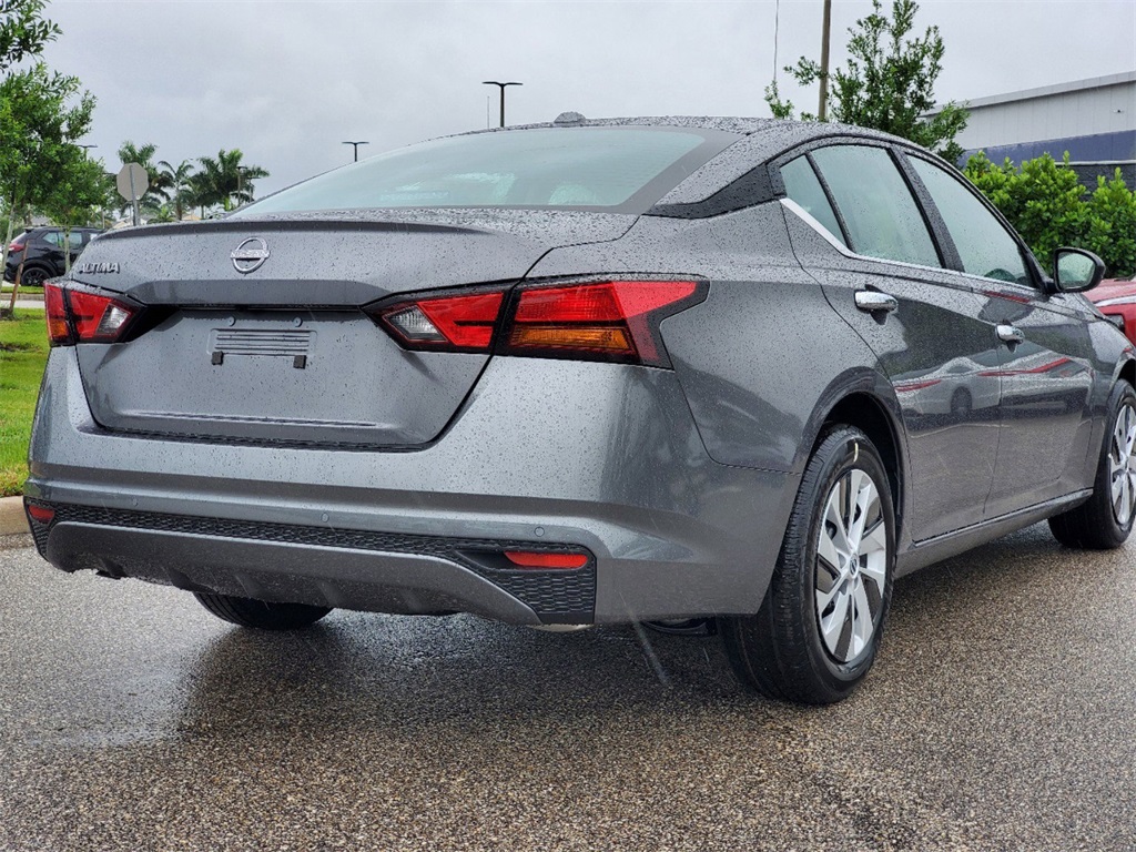 2025 Gun Metallic Nissan Altima 2.5 S FWD Sedan