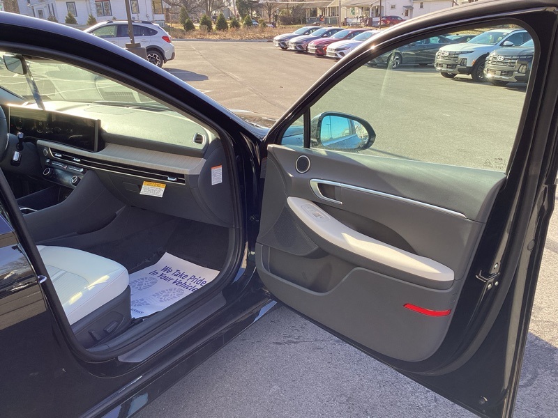 New 2025 Hyundai Sonata Hybrid Sedan