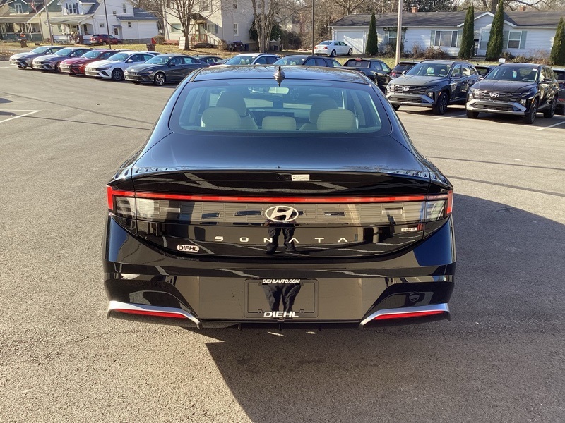 New 2025 Hyundai Sonata Hybrid Sedan