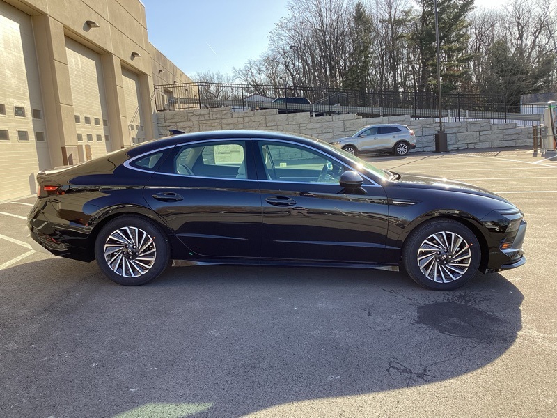 New 2025 Hyundai Sonata Hybrid Sedan