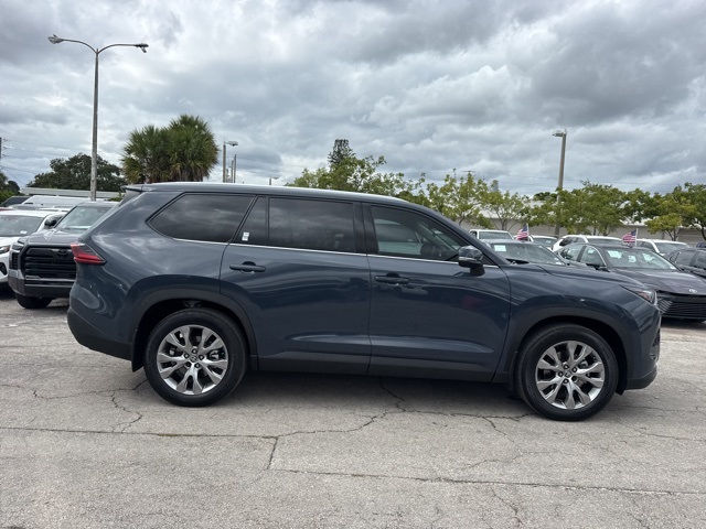 2025 Toyota Grand Highlander Limited photo 2