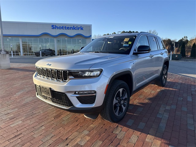 2022 Jeep Grand Cherokee 4xe's photo