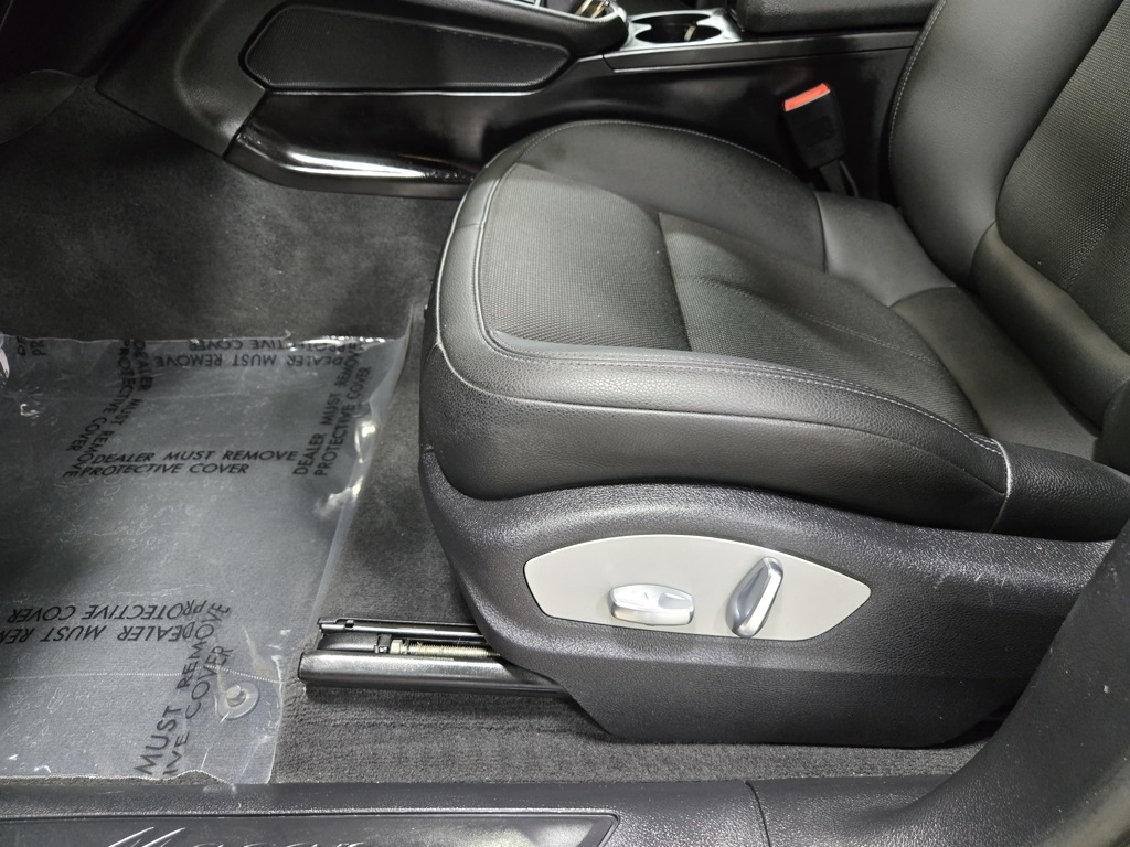 2022 Porsche Macan Base photo 11