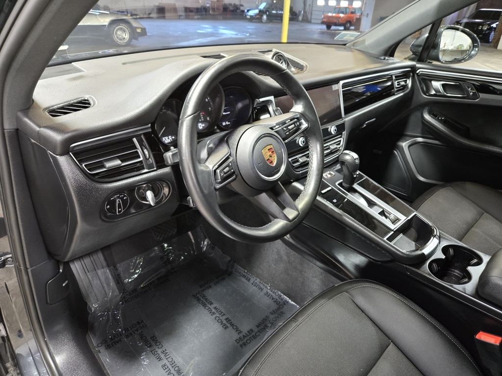 2022 Porsche Macan Base photo 13