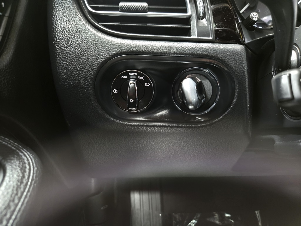2022 Porsche Macan Base photo 14