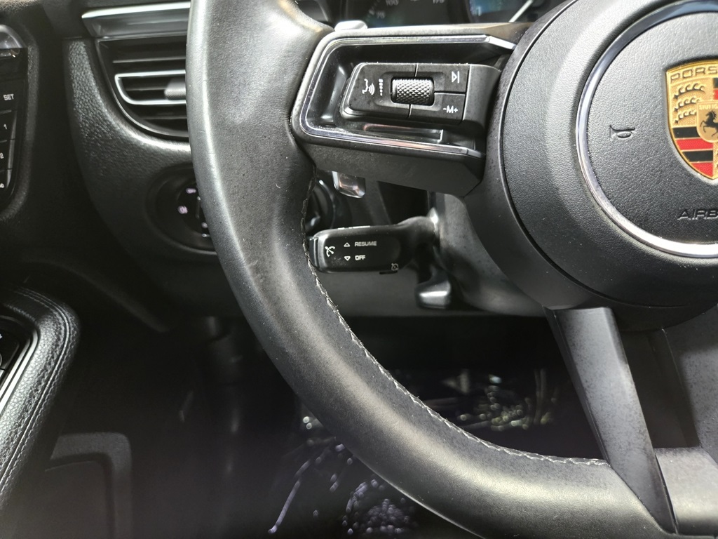 2022 Porsche Macan Base photo 15