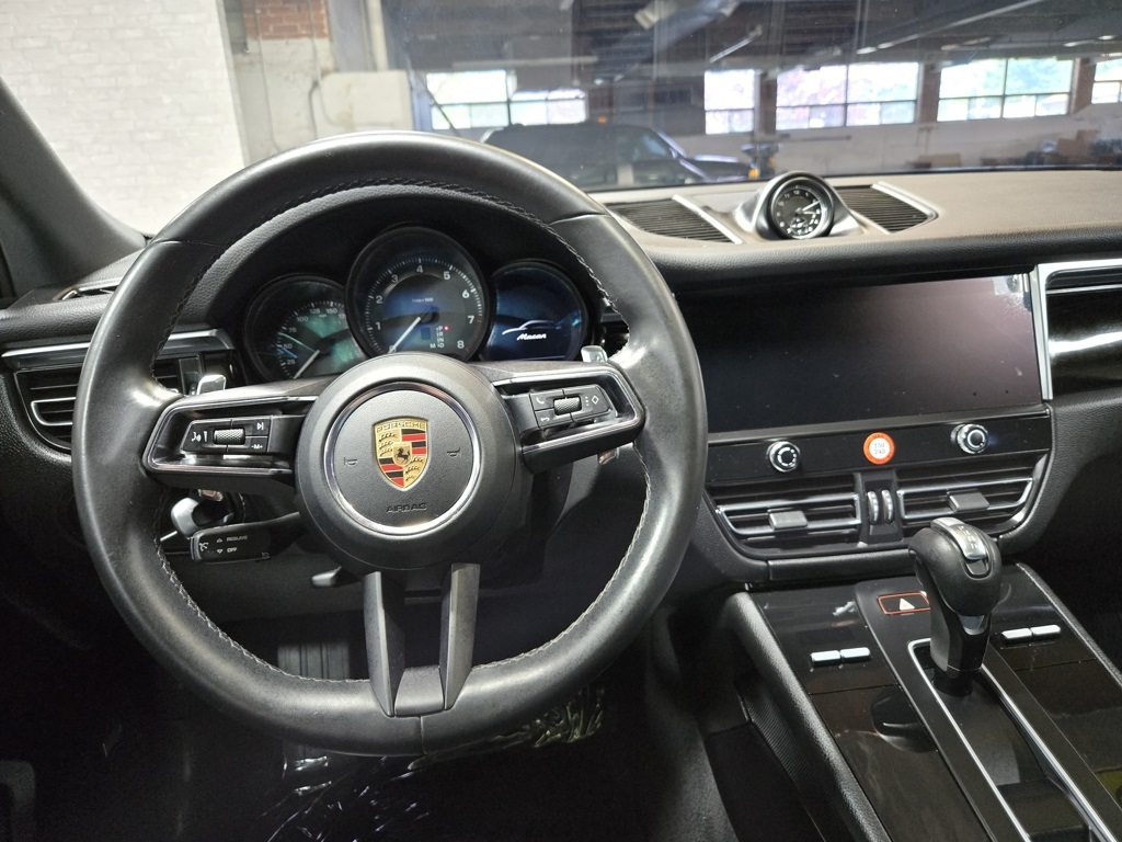 2022 Porsche Macan Base photo 17