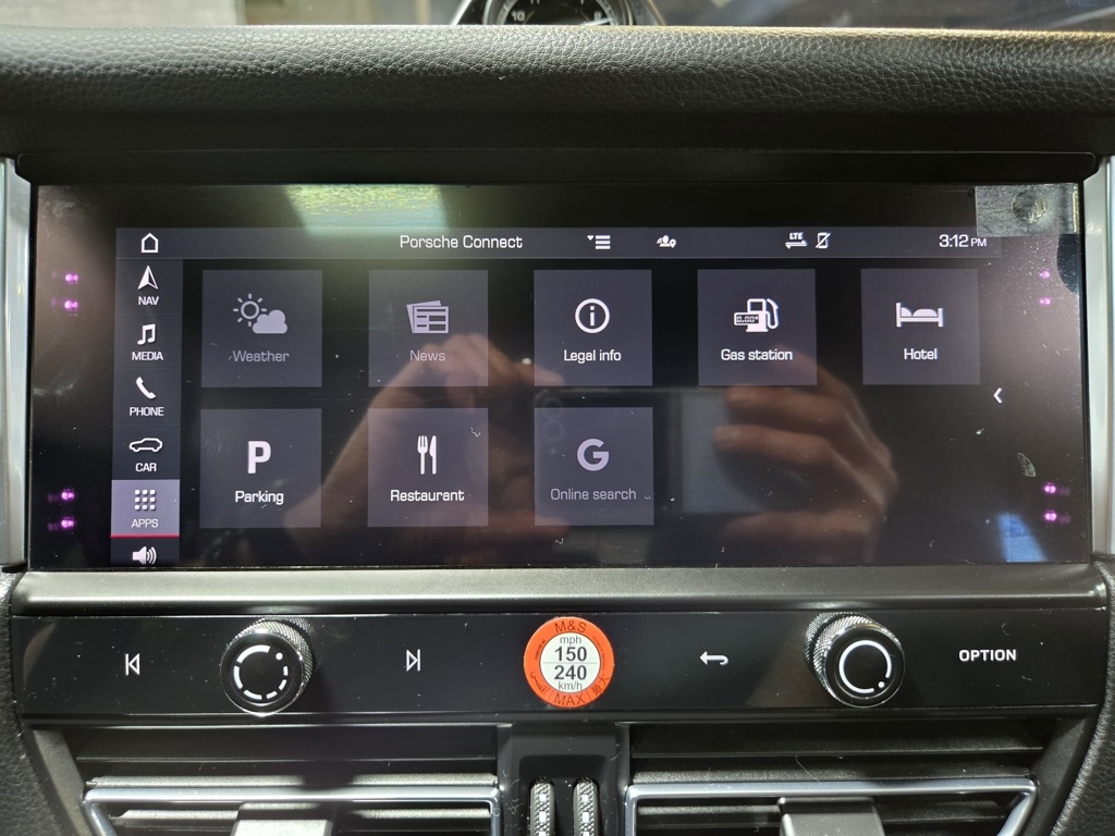2022 Porsche Macan Base photo 21
