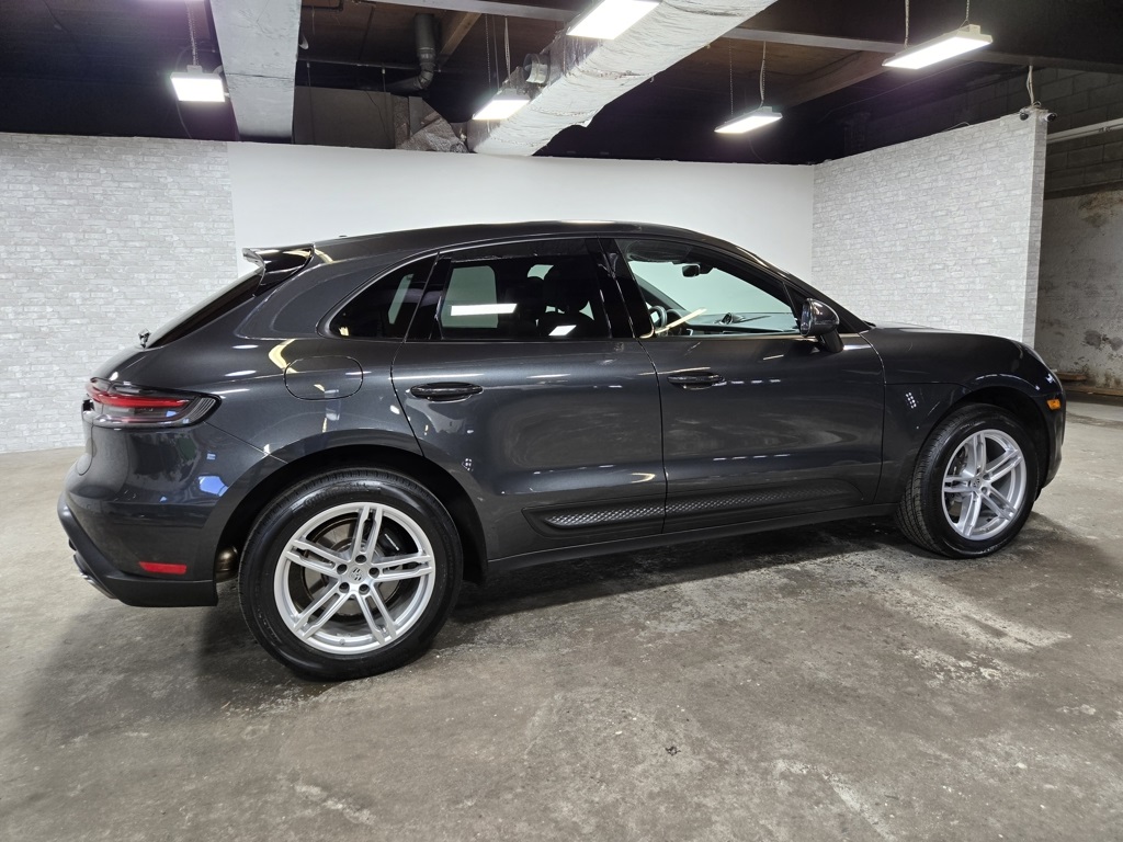 2022 Porsche Macan Base photo 3