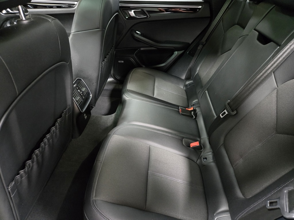 2022 Porsche Macan Base photo 31