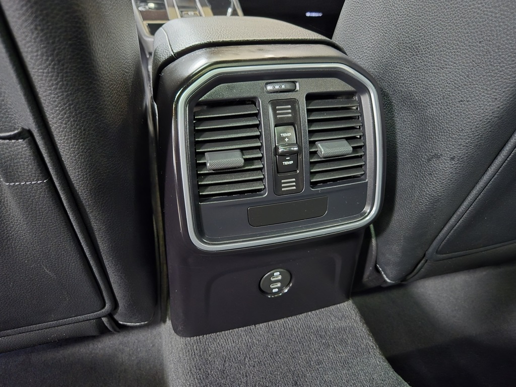 2022 Porsche Macan Base photo 35