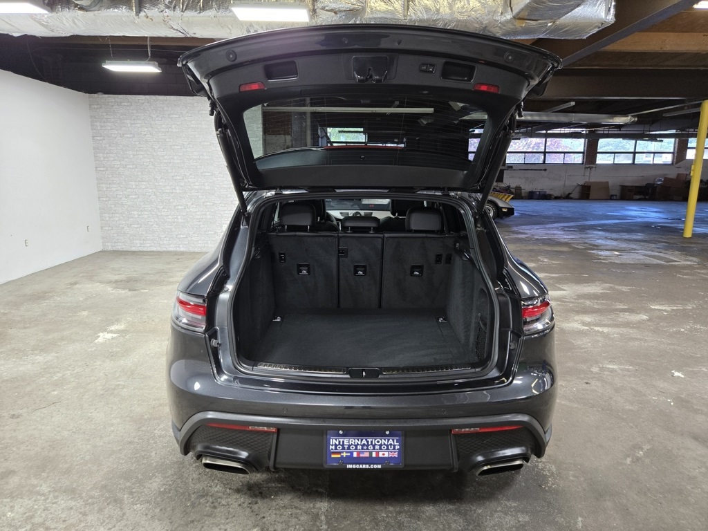 2022 Porsche Macan Base photo 42