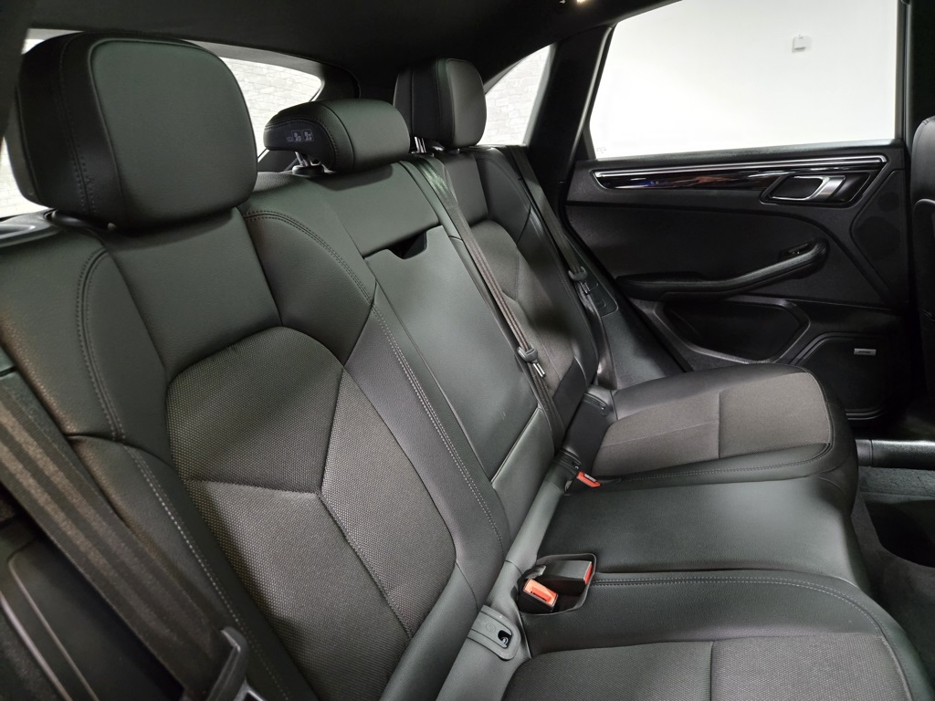 2022 Porsche Macan Base photo 49