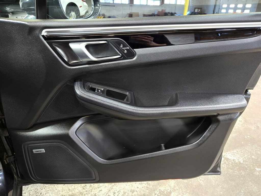 2022 Porsche Macan Base photo 50