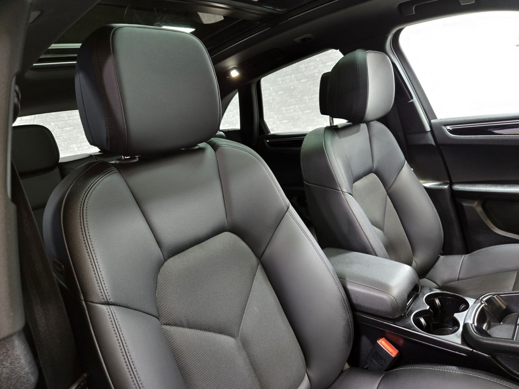 2022 Porsche Macan Base photo 53