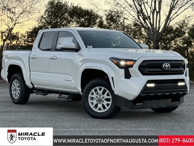 2025 Toyota Tacoma SR5's photo