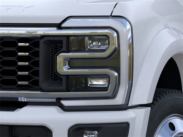 2025 Star White Metallic Tri-Coat Ford Super Duty F-450 DRW Platinum 4X4 Truck