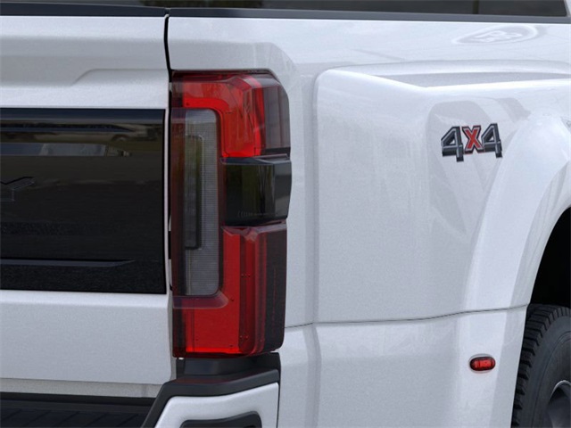 2025 Star White Metallic Tri-Coat Ford Super Duty F-450 DRW Platinum 4X4 Truck