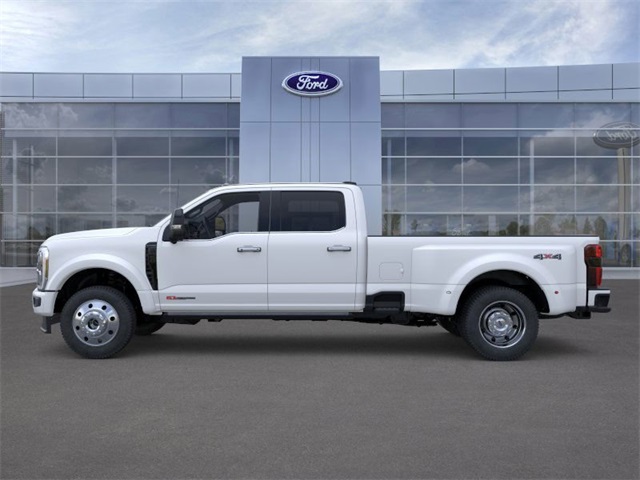 2025 Star White Metallic Tri-Coat Ford Super Duty F-450 DRW Platinum 4X4 Truck
