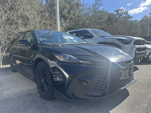 2025 Toyota Camry SE's photo