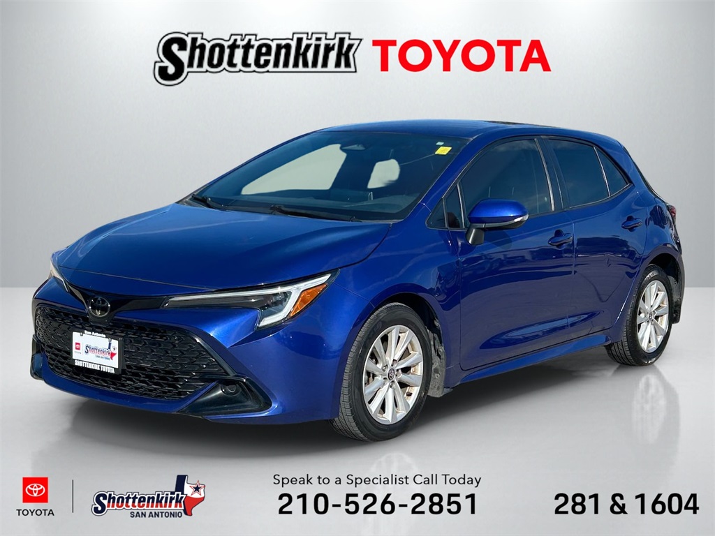 2023 Toyota Corolla Hatchback SE's photo