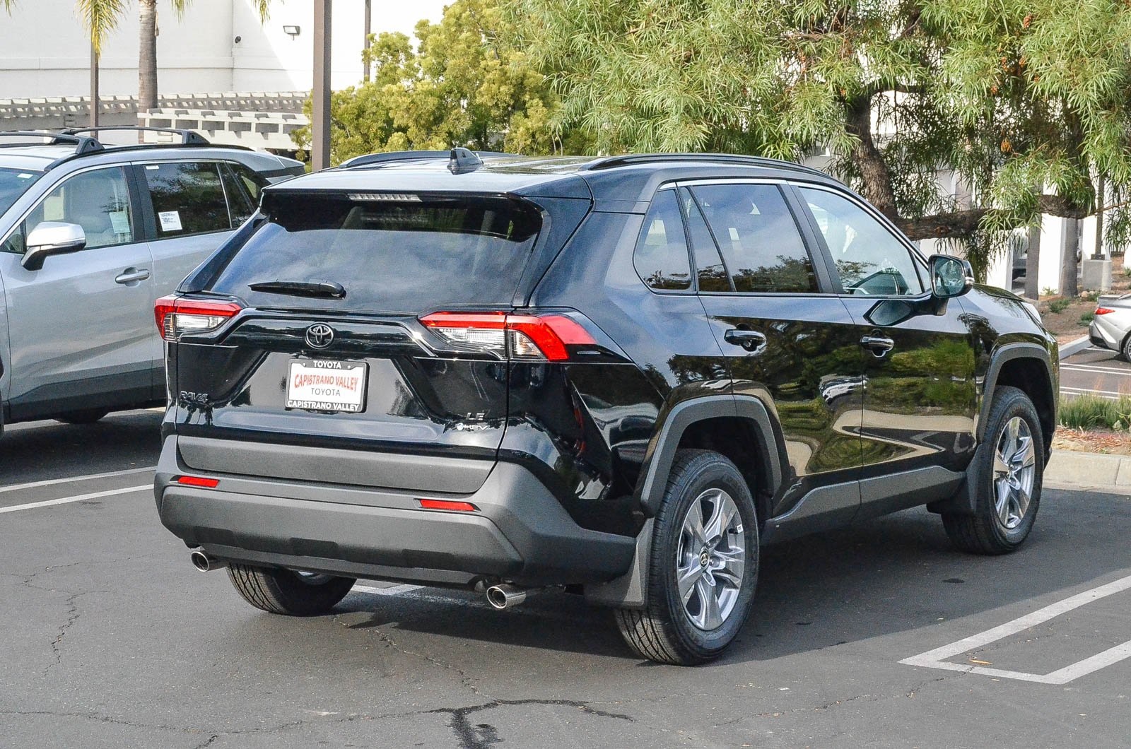 2025 Toyota RAV4 Hybrid LE photo 2