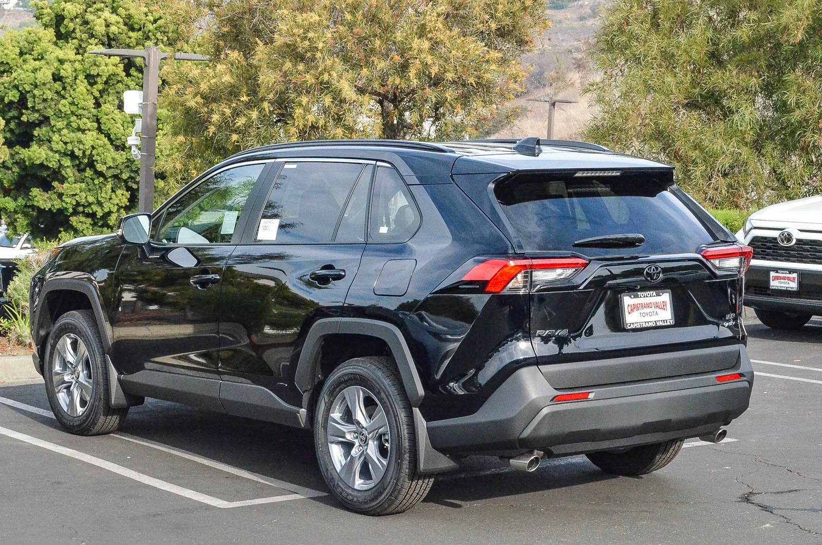 2025 Toyota RAV4 Hybrid LE photo 4