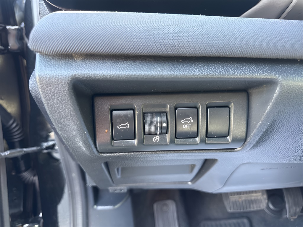 2020 Subaru Outback Premium photo 2