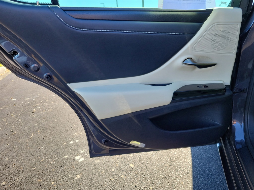 used 2022 Lexus ES car, priced at $32,998