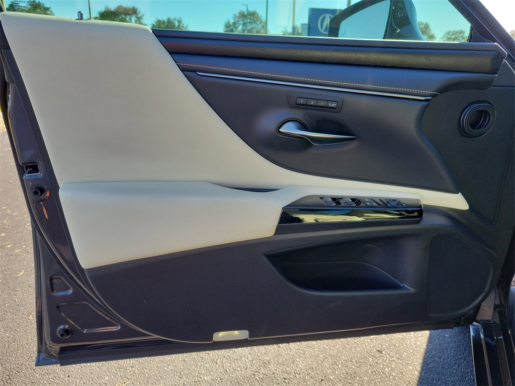 used 2022 Lexus ES car, priced at $32,998