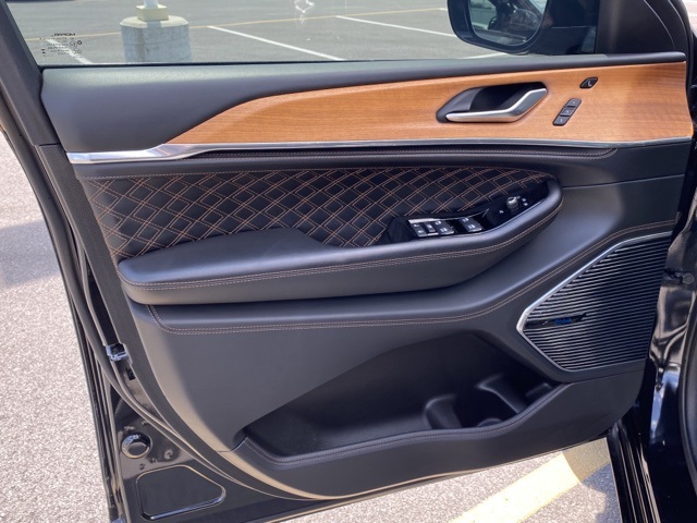 used 2023 Jeep Grand Cherokee car, priced at $33,944