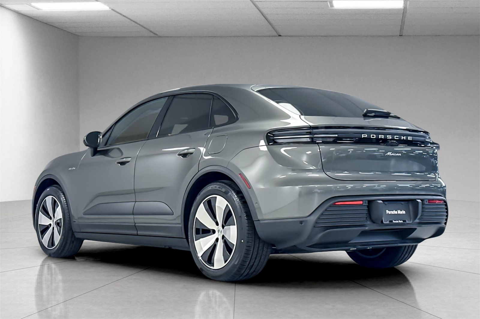 2025 Porsche Macan Electric photo 3