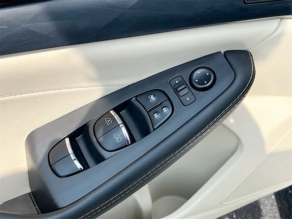 2023 Nissan Maxima Platinum photo 17