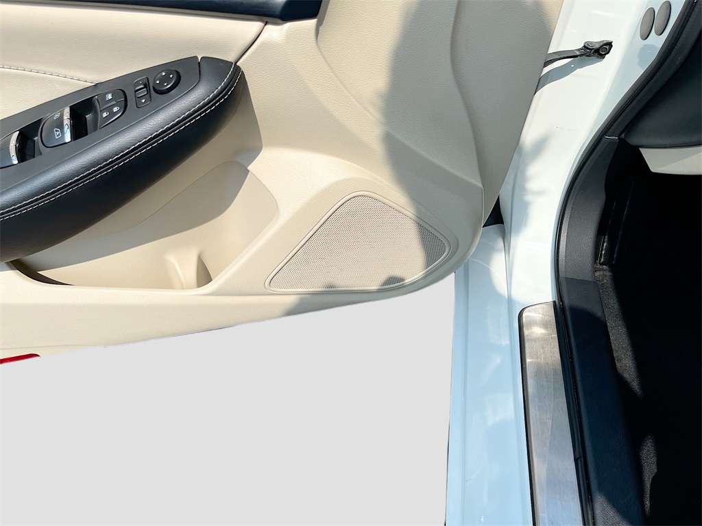 2023 Nissan Maxima Platinum photo 18