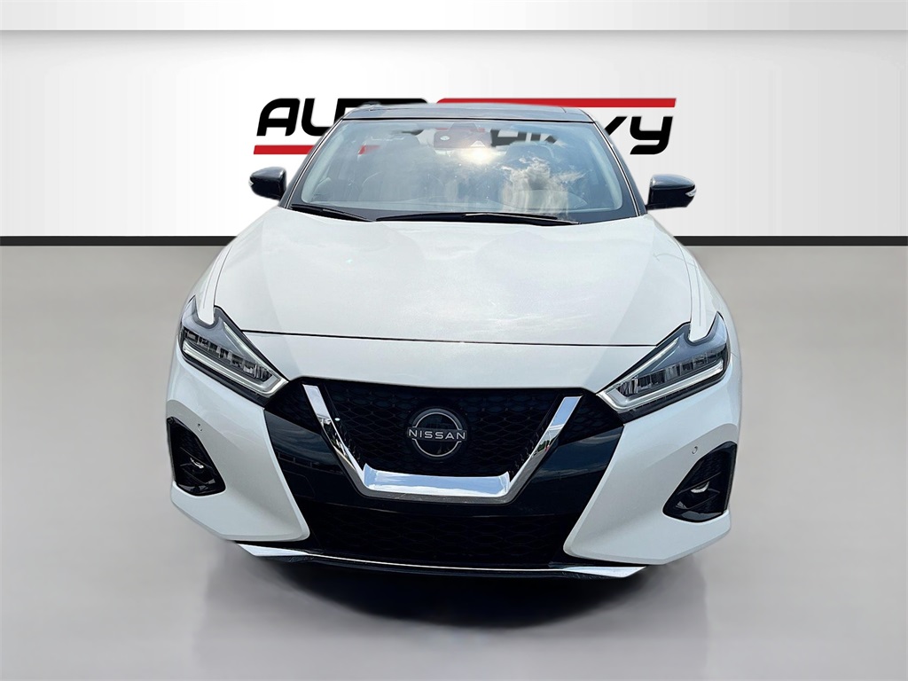 2023 Nissan Maxima Platinum photo 2
