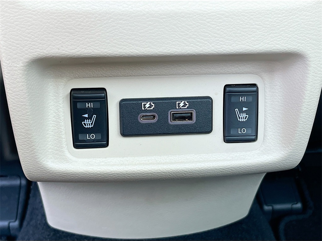 2023 Nissan Maxima Platinum photo 25