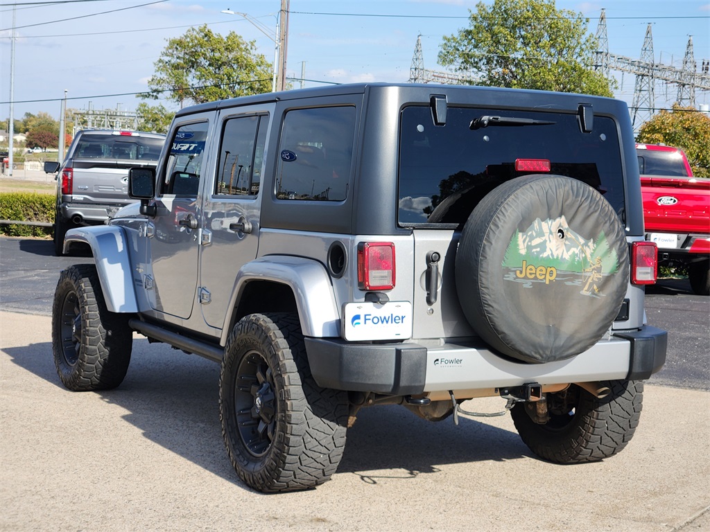 2014 Jeep Wrangler Unlimited Sahara photo 2