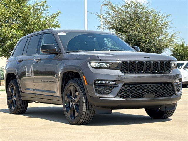 2025 Jeep Grand Cherokee Limited photo 2