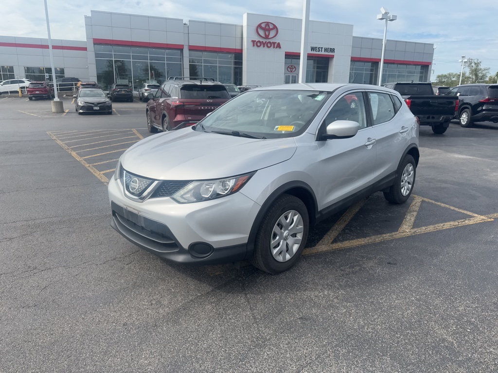 2018 Nissan Rogue Sport S photo 3