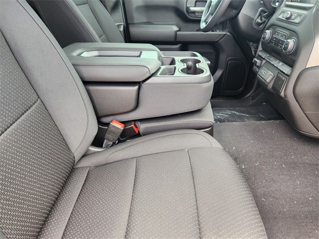 2025 Chevrolet Silverado 2500HD Custom photo 11