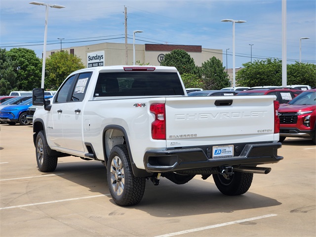 2025 Chevrolet Silverado 2500HD Custom photo 4