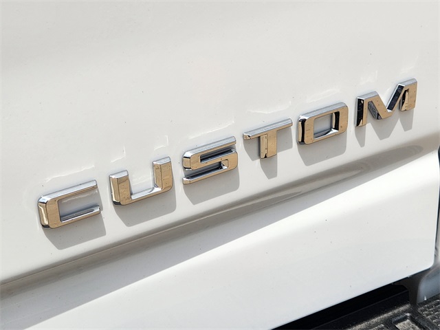 2025 Chevrolet Silverado 2500HD Custom photo 8