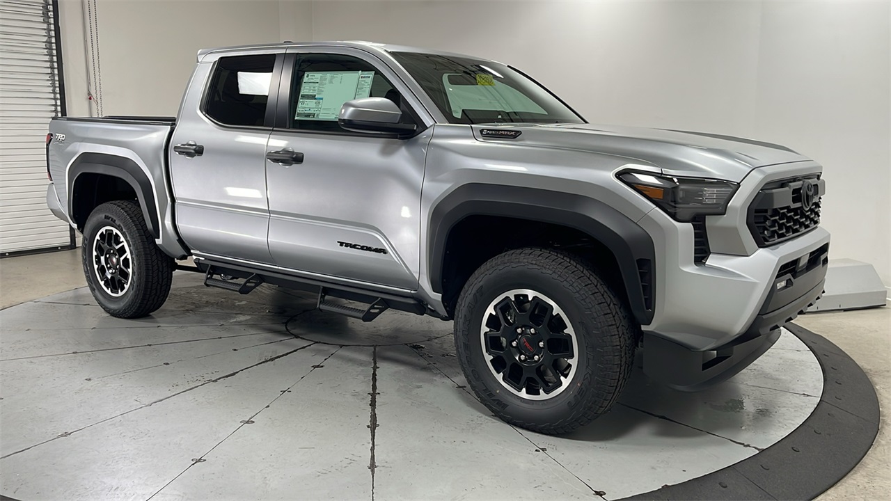 2025 Toyota Tacoma TRD Off-Road Double Cab photo 3