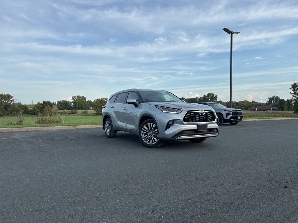 Used 2023 Toyota Highlander Hybrid Platinum SUVs