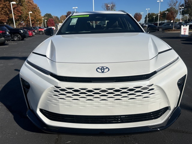 2025 Toyota Crown Signia XLE photo 2