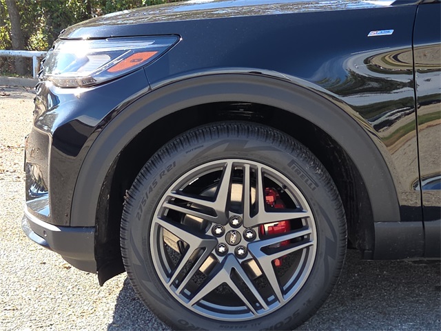 2025 Ford Explorer ST-Line photo 2